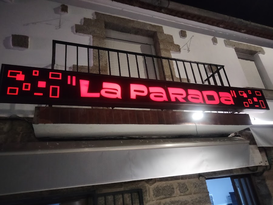 LA PARADA Restaurante & Pizzeria